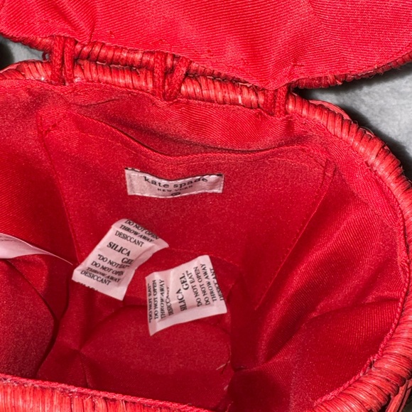 NWT Kate Spade x Target Pearl Strawberry Wicker Basket Bucket Bag Red Green - Picture 2 of 3